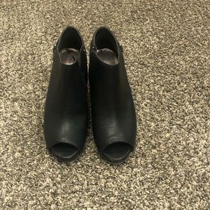 Women’s dress shoes